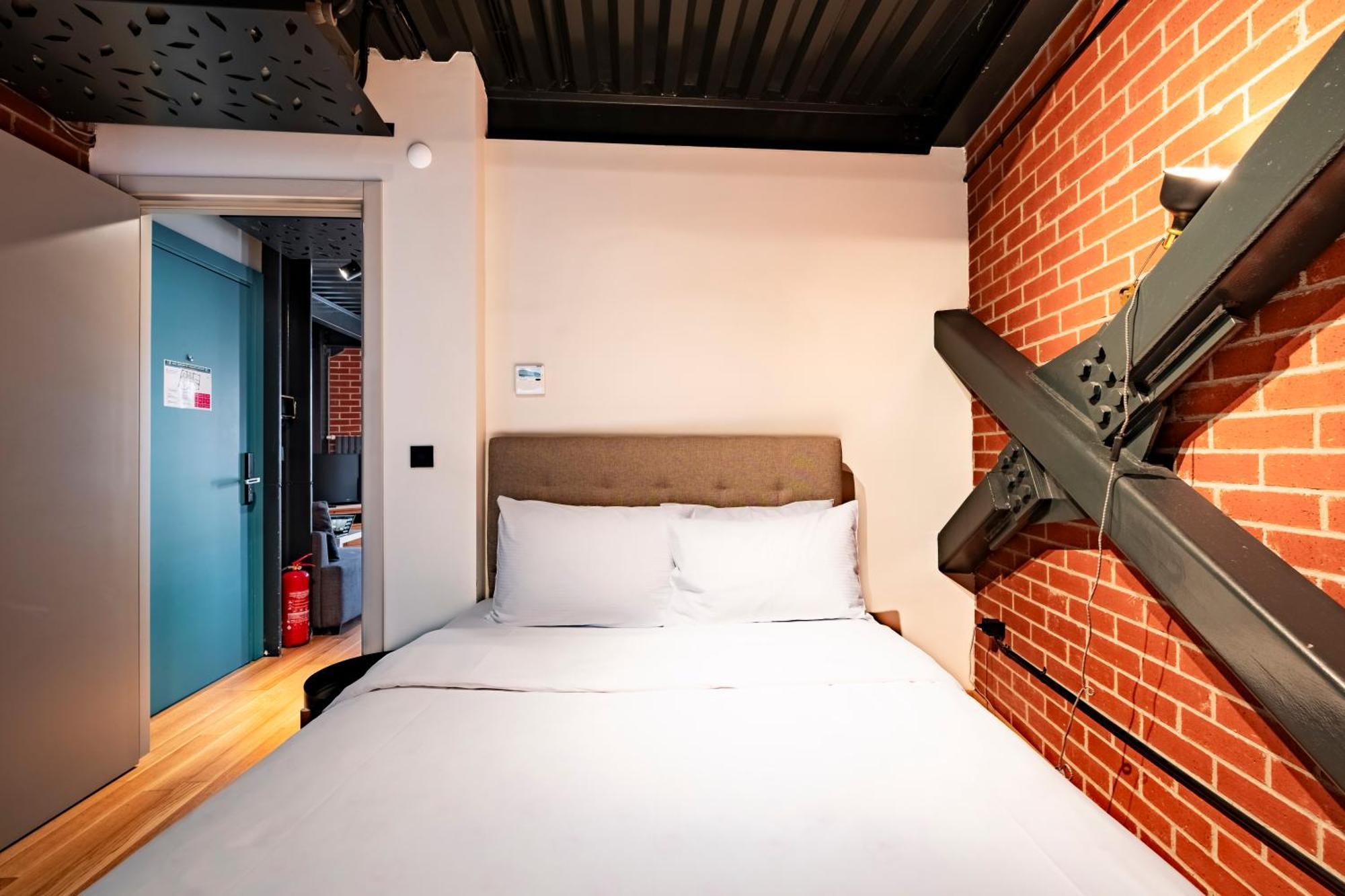 Homie Suites - "Loft 27" Urban Comfort Suites In The Heart Of Cihangir Istanbul Room photo